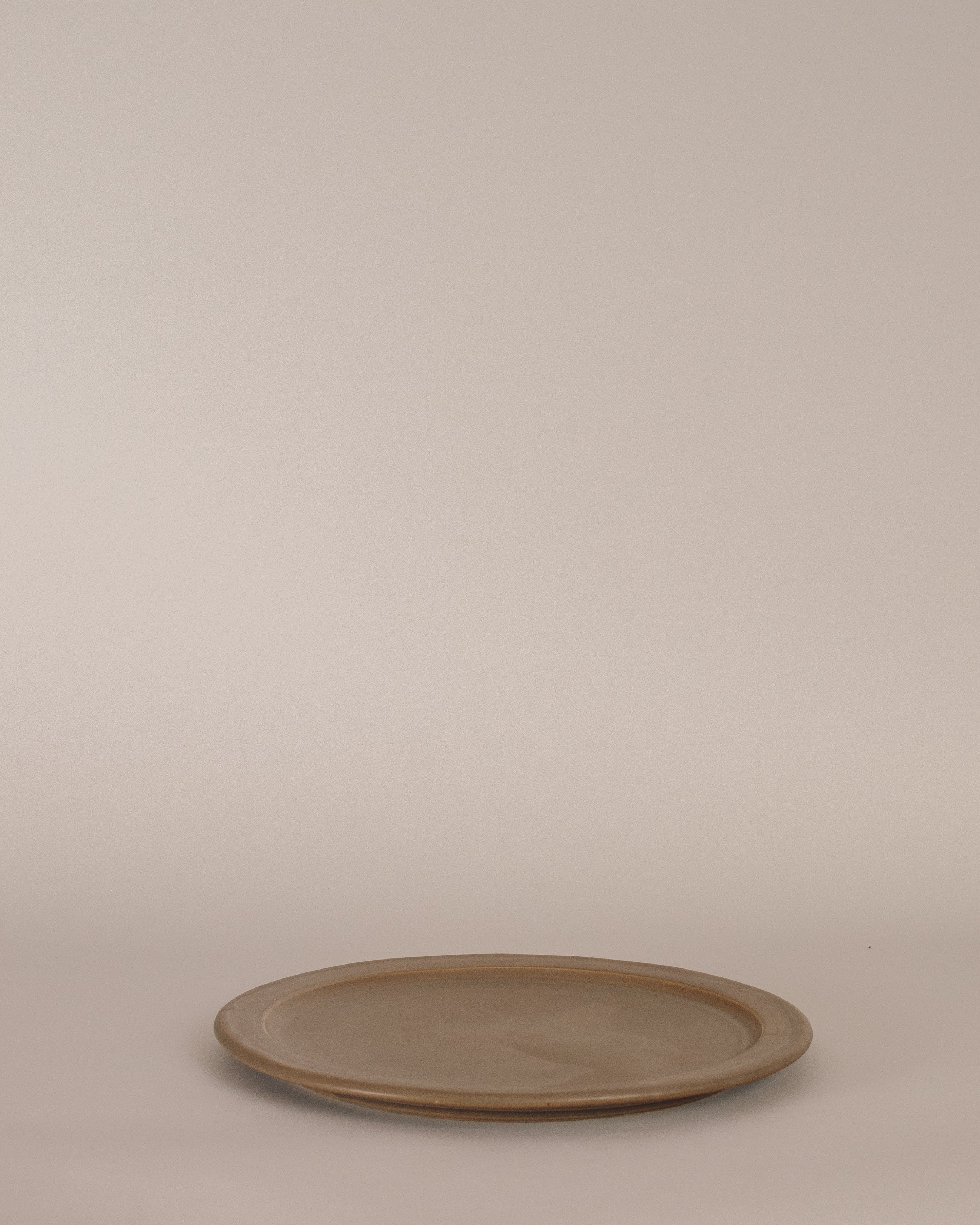 Rimmed Dinner Plate in Bark