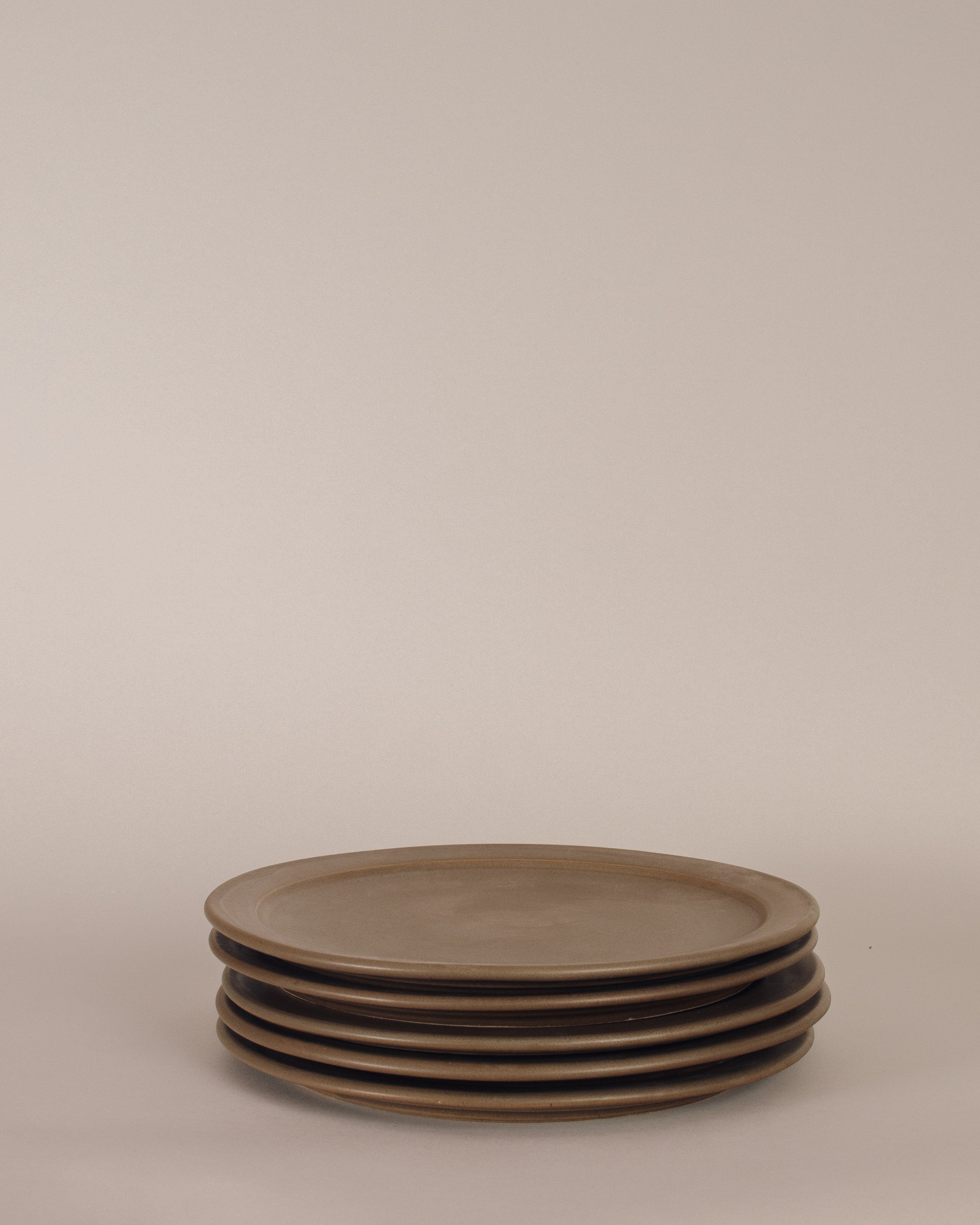 Rimmed Dinner Plate in Bark